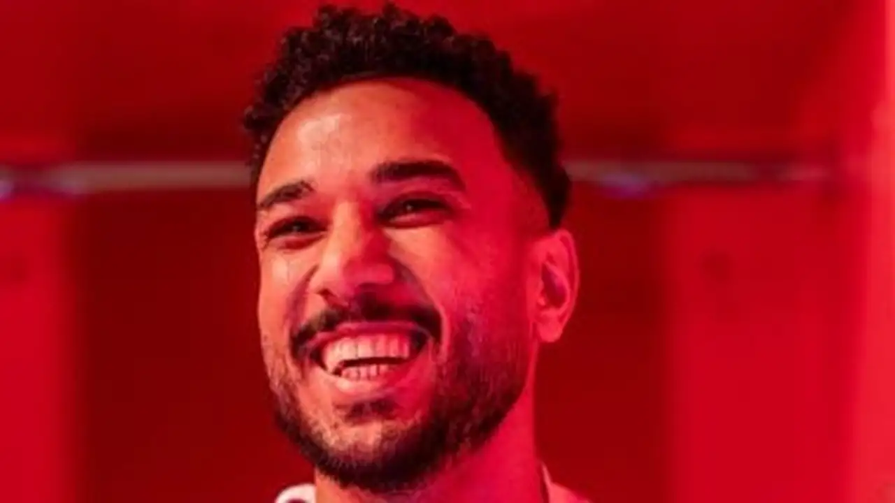 تنازل عن مستحقاته.. وكيل هادي رياض يكشف تفاصيل انضمام اللاعب للنادي الأهلي